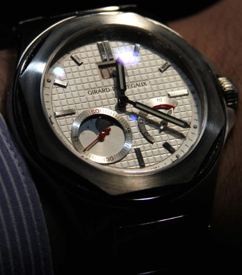 Girard-Perregaux Sport Classique Laureato EVO3 Large Date Mens Watch 80185-11-131-11A See larger image Share your own customer imagesGirard-Perregaux Sport Classique Laureato EVO3 GP芝柏表運動經(jīng)典勞雷亞托Evo 3大日歷手表-復刻表